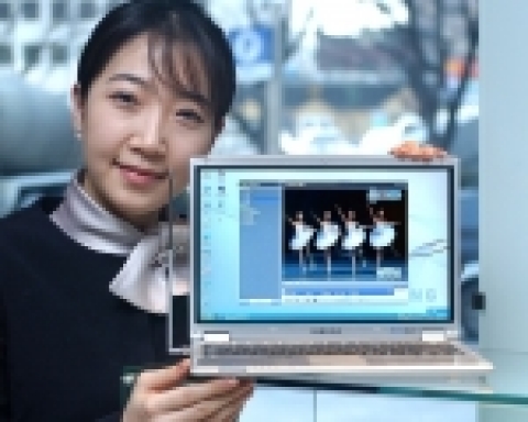 삼성전자가 이동하면서 고화질 디지털 TV를 즐길 수 있는 노트북 PC를 세계 최초로 선보인다