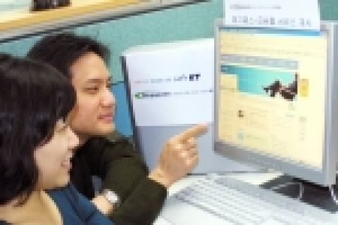 KT는 메가패스 가입자를 대상으로 고객 자신의 PC를 웹서버로 이용해 홈페이지를 운영할 수 있는 “메가패스 피씨웹”서비스를 출시했다.