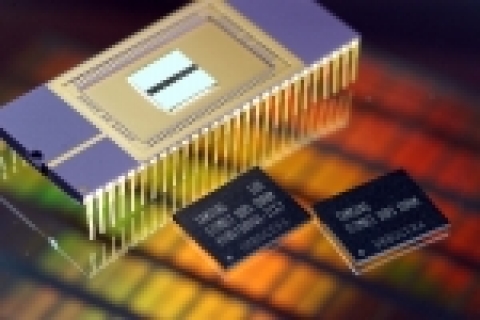 삼성전자가 차기 D램 시장을 이끌 신규격 메모리 DDR3 D램 을 업계최초로 개발했다