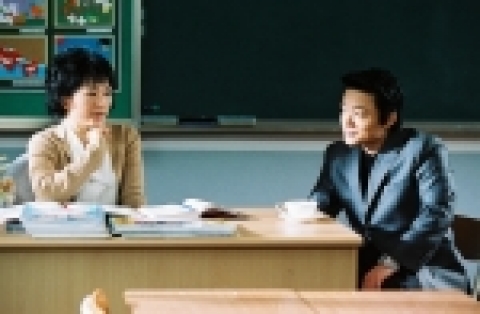 이범수가 코믹형사로 변신한 영화 `이대로, 죽을 순 없다'가 지난 2월 15일 반포의 한 초등학교에서 촬영을 시작했다. 연기파 배우 오지혜가 특별출연하여 이범수와 환상적인