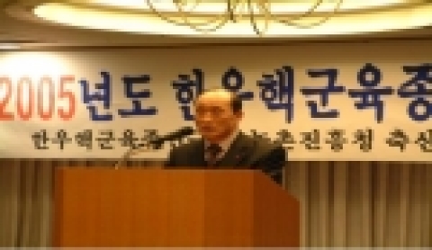 윤상기 축산연소소장 
농촌진흥청 축산연구소(소장 윤상기)와 (사)한국종축개량협회(회장 박순용)에서 공동관리하고 있는「한우핵군육종연구회」‘05년 정기총회가 2월 17일 대전 샤또그