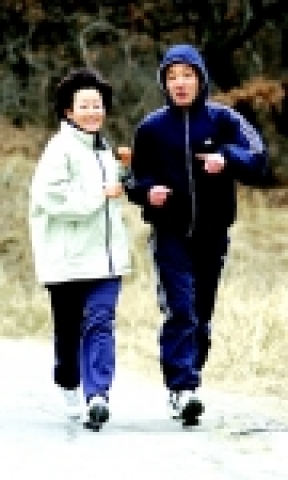 영화 ‘말아톤’의 실제 주인공 박미경·배형진 모자가 여성마라톤대회에서 홍보대사로 활약하고 장애아와 가족들에게 희망이 되고자 ‘제5회 여성마라톤’ 대회에도 참가한다.