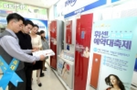 에어컨은 보통 한여름에 판매가 집중돼 이러한 소비자들의 불편함을 줄이기 위해 가전업계에서는  한겨울에 에어컨 신제품들을 일제히 출시하고, 년간 가장 좋은 조건을 내걸고, 예약판매를 실시하고 있다