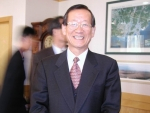 교수가 사재 털어 장학기금 1억원 조성, 장학금 전달하는 이색 퇴임식