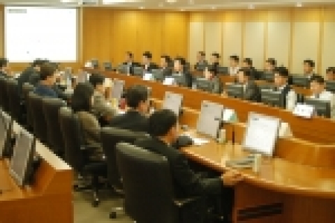 SK건설은 2월 25일 건설시장 환경 변화에 능동적으로 대처할 수 있는 역량 배양을 위해, 외부 전문가를 초청 세미나를 열었다.