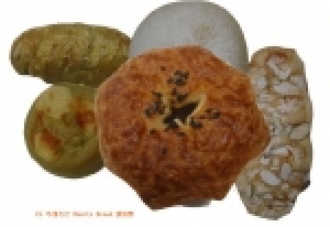 CJ 뚜레쥬르 웰빙빵 보성녹차미니치즈롤(10개 ,2200원) 대잎코코넛브레드(1,200원) 찰떡 패스트리(1,200원) 하얀 단팥빵(800원) 호두 크런치(900원) 총 5종의 신
