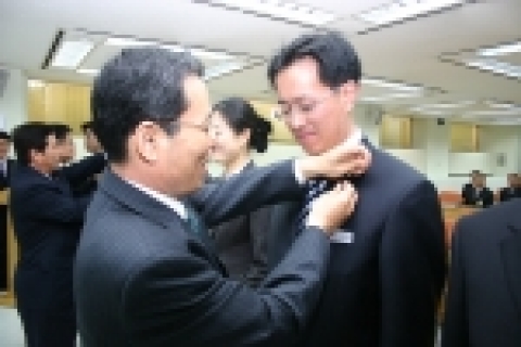 광주은행(은행장 정태석)은 미래 광주은행을 이끌어나갈 뛰어난 인재를 육성하여『2005년 신입직원 연수 수료식』을 가졌다. 