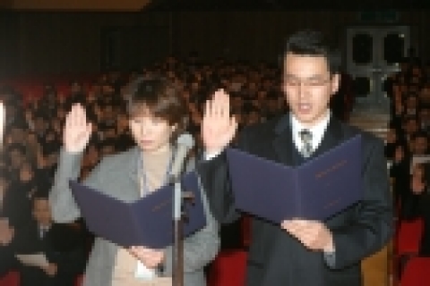 한국철도공사(사장 신광순)는 윤리헌장과 윤리강령을 제정하고 3월 2일 본사와 5개 지역본부에서 윤리경영의 적극 실천을 다짐하는 '윤리헌장 선포식'을 개최했다.