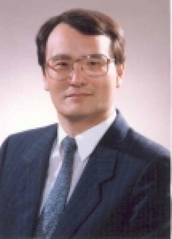  남명수 한국생산성학회 회장(인하대 경영학부 교수)은 서울 전경련회관 국제경영원 정기총회에서 ‘우수강연상’을 수상한다.
