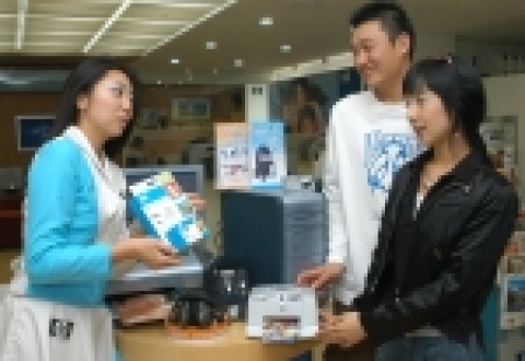 한국HP은 오늘부터 4월 말까지 새 봄, 새학기를 맞아 잉크/토너, 용지를 사면 롯데백화점 상품권부터 봄나들이 선물까지 원하는 선물을 골라 받을 수 있는‘내 프린터에 봄날’페스티발