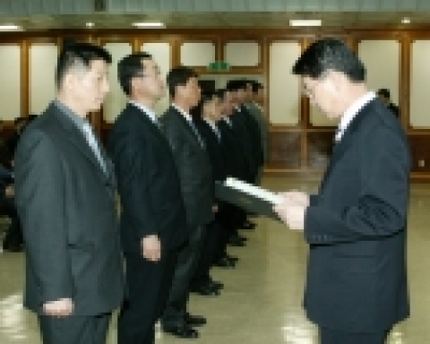 정보통신부 우정사업본부(본부장 : 구영보)에서는 고객서비스 수준이 뛰어난 고객감동 집배원을 발굴·포상하여 집배원이 보람과 긍지를 가지고 근무하도록 하고 집배서비스에 대한 대국민 신