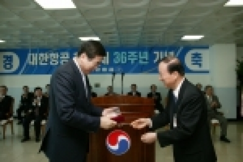 사진 좌 조양호 대한항공 회장, 사진 우 이종희 대한항공 사장