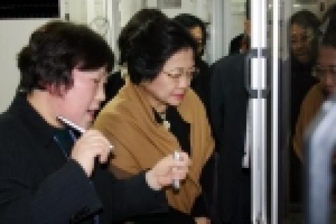 메가와티 수카르도푸트리 전 인도네시아대통령이 4일 오후 대전 대덕연구단지의 한국생명공학연구원을 방문해 양국간 생명공학 분야 협력방안에 대해 논의하고 인간유전체기능연구사업단과 미생물