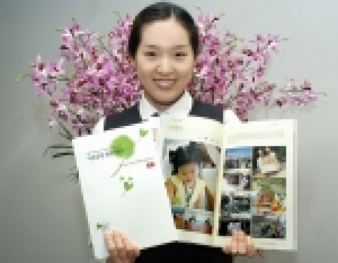 SK는 지난 한해동안 주요 계열사 12개사, 연인원 3만5천여 명이 참여하여 사회의 소외된 이웃들과 함께한 시간들을 체계적으로 정리한 『2004 SK 사회공헌활동 백서』를 발간했다