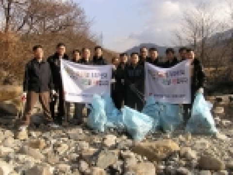한국지역난방공사 김해지사는 지난 2월 23일 전 직원들이 참여한 가운데「대청천 살리기 운동」을 실시하였다.