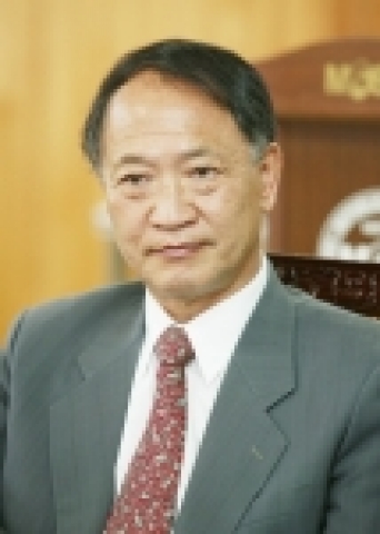 2004년 대한민국 최고과학기술인상을 수상했던 KAIST 신소재공학과 윤덕용(尹德龍, 65) 석좌교수가 10일(목) 정년퇴임식을 갖는다