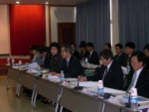 우측부터 김성진중소기업청장, 최홍건특별위원장