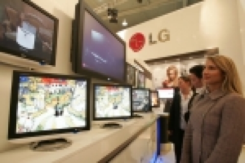 10일(현지시간) 독일 하노버에서 막을 올린 세계 최대 정보기술(IT) 전시회인 ‘세빗(CeBIT) 2005’에서 LG전자가 첨단 IT제품을 쏟아내며 IT선도 기업임을 유감없이 발