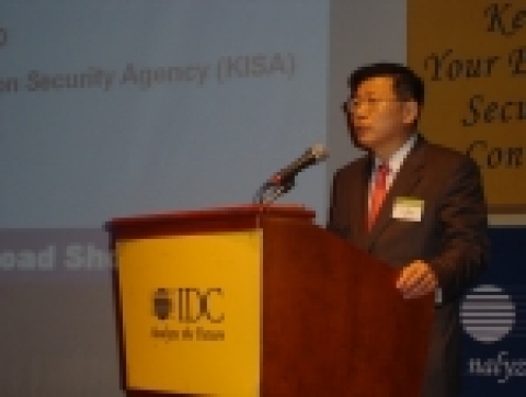 이홍섭 한국정보보호진흥원(KISA) 원장은 3월 10일 오전 9시 10분 서울 삼성동 그랜드인터콘티넨탈호텔 그랜드볼룸에서 개최된 한국IDC주최 ‘2005년 아시아-태평양 보안 및