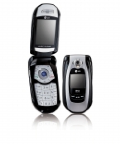 독일 하노버에서 열리는 CeBIT 2005 에서 LG전자 박문화 사장이 오픈식에서 독일 슈뢰더 총리와 환담을 갖는 등 현지에서 화제를 모으고 있는 가운데,세계 최고의 휴대폰 디자인