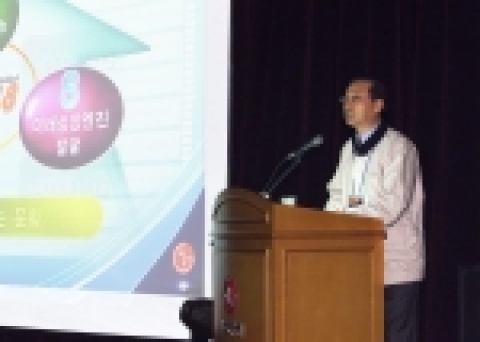 LG전자의 최고기술책임자(CTO) 이희국사장이 경기도 이천 LG인화원에서「Global Top R&D by 2010」비전을 발표하고 있다.