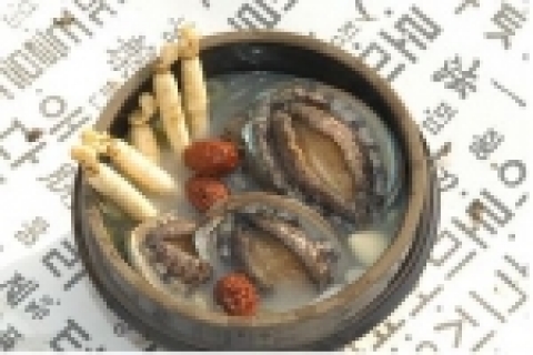 대표적 웰빙 수산식품 전복과 인삼으로 만든 대표적인 여름철 웰빙 식품‘삼복탕’ 