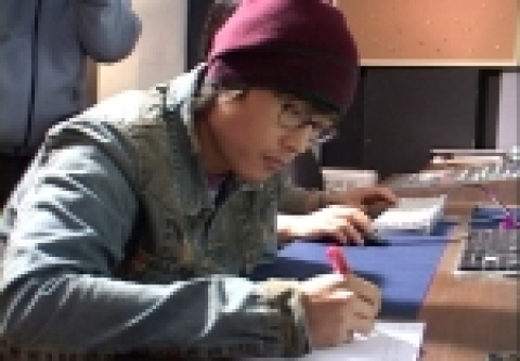 보스의 애인을 위한 한 순간의 흔들림 때문에 조직 전체와 의리 없는 전쟁을 하게 되는 한 남자의 이야기 '달콤한 인생'의 뮤직비디오가 공개 되었다. 이번 뮤직비디