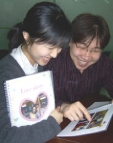 한국코닥은 화이트데이를 맞아 ‘테마가 있는 사진앨범 포토스토리’를 하나 구입시 같은 제품을 하나 더 주는 이벤트를 진행한다고 11일 밝혔다. 