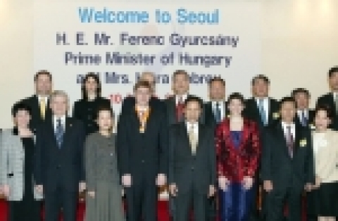 2005. 3.10(목), 이명박 서울특별시장은 헝가리공화국 Ferenc Gyurcsany (페렌츠 듀르차니) 총리를 만나 경제분야를 포함 양국간 교류협력에 대해 논의하면서 천만 