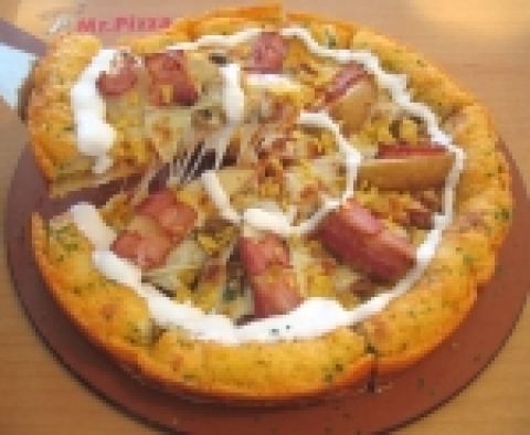 한국미스터피자 (대표 황문구,www.mrpizza.co.kr)는 지난 해 출시되어 프리미엄 피자 시장을 강타한 포테이토 골드와 쉬림프 골드 피자의 200만판 판매 돌파를 축하하기 