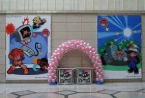 코엑스 태평양홀 거리에 겟앰프드 캐릭터를 이용해 '비지니스맨의 일상'을 테마로 구성된 포스터가 배치 되었다.