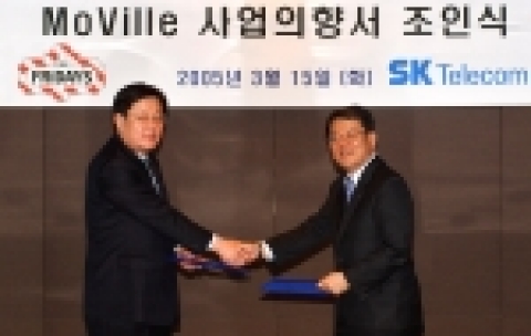 15일 SK본사에서 열린 패밀리 레스토랑 전용 모바일 서비스'모빌(MoVile)'사업조인식에서 T.G.I.프라이데이스[(주)푸드스타]김종진 대표이사와 SK텔레콤 