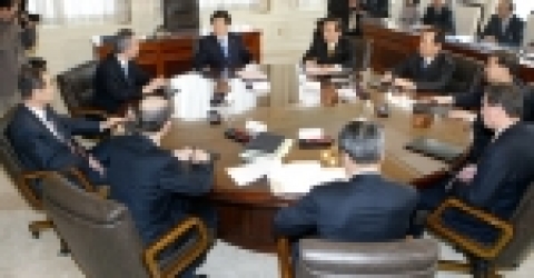정부는 독도분란과 관련해 국가안전보장회의(NSC) 상임위원회를 개최해 정동영 통일부장관, 반기문 외교부장관, 윤광웅 국방부 장관등 NSC위원들과 회의를 하고 있다. 