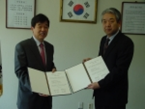 한국기계연구원(원장 박화영)과 한국소비자보호원(원장 이승신)은 지난 3월 18일(금) 오전 한국기계연구원에서 공기청정기기 등 환경관련 제품의 시험검사와 관련하여 상호 기술교류 및 