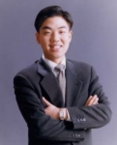 네오위즈는 지난해 병역을 마치고 자사의 경영 이사회 멤버로 활동해 온 나성균 창업자를 신임 CEO로 선임한다고 21일 밝혔다.