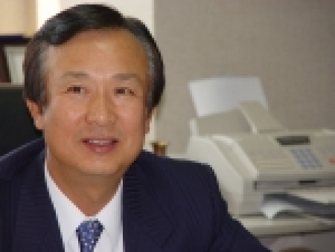 농심그룹 CIO(최고정보관리책임자) 출신인 NDS(농심데이타시스템)의 신재덕 대표이사가 ‘팩토리얼' 이론을 기반으로 하는 자신의 경영 인생의 총체물을 책으로 펴내 관심을 