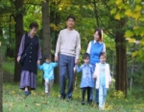 서울대공원에서는 숲이 주는 여러가지 혜택과 자연의 소중함을 배울 수 있는 숲체험 프로그램을 운영합니다.