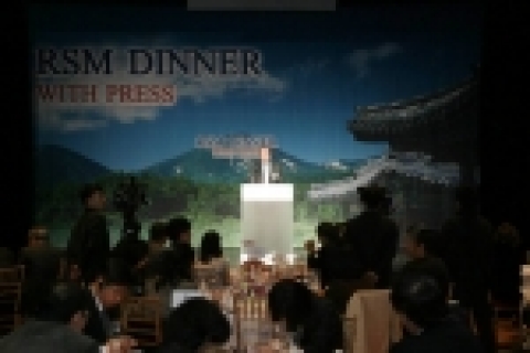 르노삼성자동차는 제롬스톨 사장을 비롯한 임원과 내외신 기자단이 참석한 가운데 3월 21일 삼청각에서 기자 간담회를 갖고 2004년 실적 및 2005년 경영 계획을 발표했다. (사진