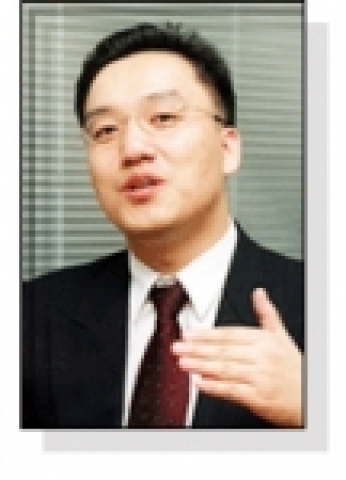 중소기업청과 중소기업협동조합중앙회는「3월의 자랑스러운 중소기업인」으로 (주)한국공간정보통신의 김인현(金仁鉉, 38세) 대표이사를 선정하였다.