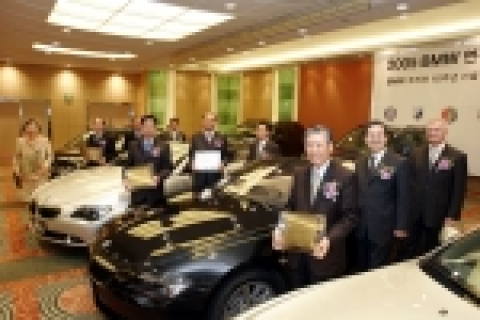 BMW 그룹 코리아(대표이사 김효준)는 22일 국내 8개 대학에 연구용으로 쓰일 BMW 차량 기증 행사를 각 대학 학장 및 교수진 등이 참석한 가운데 그랜드 힐튼호텔에서 진행한다.