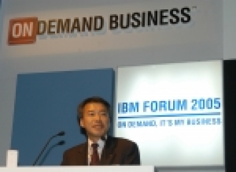한국IBM 이휘성 사장이 22일부터 양일간 열리는 'IBM 포럼 2005'에서 인사말을 하고 있다.
