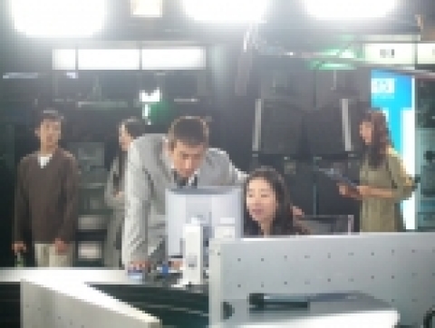 오는 24일 방영될 드라마 '홍콩 익스프레스' 극 중 '팡야' 아트 디렉터인 여주인공 정연(송윤아)이 ‘팡야 게임 대회’를 기획, 성황리에 대회