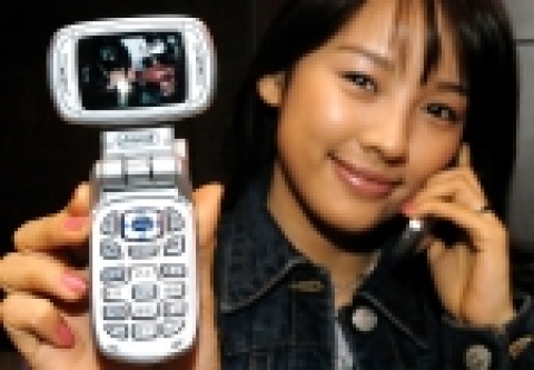삼성전자가 화면이 가로로 회전되는 두 번째 모델인 「가로본능Ⅱ」폰 (모델명:SCH-V600, SPH-V6000)을 출시한다. 가로본능Ⅱ에는 최근 이효리와 에릭이 출연해 화제를 모으