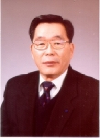 광주과기원 제1호 교수이자 지역전략산업인 광산업의 아이디어 제공자로 잘 알려진 백운출 정보통신공학과 석좌교수(사진)가 관련 분야의 세계적인 권위자들만 초빙되는 국제학술지의 객원편집