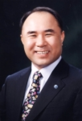 제너시스 윤홍근 회장.