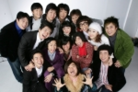 1999년 9월 첫 방송 이래 코미디 프로그램의 대명사로 뿌리 내린 KBS 2TV ‘개그콘서트’의 스타 개그맨들이 4월5일 부산을 스타트로 오는 7월까지 전국 10개 도시를 돌며 방송용으로 편집되기 전 생생한 원본 웃음을 선사한다.