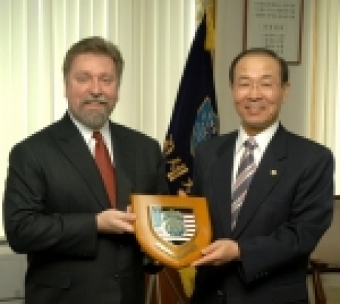 관세청은 3월 29일 Karen P. Tandy 미국 마약청(Drug Enforcement Administration) 청장이 그 동안 관세청이 국제 마약 밀수 단속에 커다란 공헌