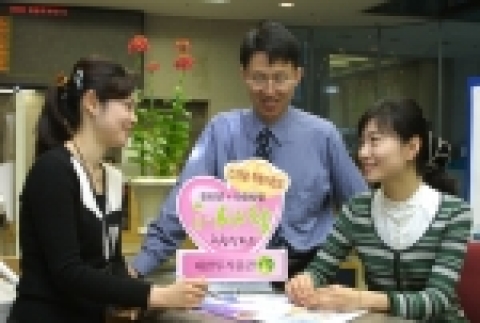 대한투자증권(사장 金炳均)은 인터넷을 활용한 저비용구조와 원클릭펀드자동매입시스템을 도입한 ‘i - 사랑 적립식펀드’를 4월1일부터 판매한다고 밝혔다.