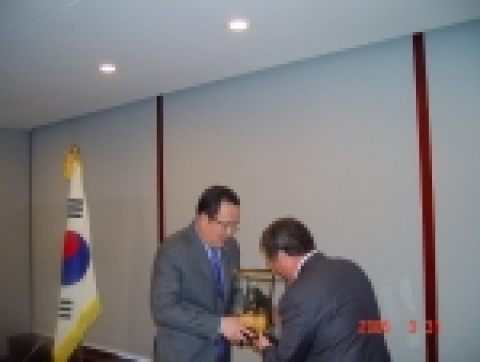 31일 오전 11시 학교법인 명지학원빌딩 암펠로스홀에서 유병진 관동대학교 前 총장(현 명지대학교 교수, 의료법인 명지의료재단 부이사장)은 지난 4년간 강원도 체육회 부회장으로 봉사