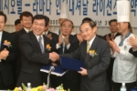 송도비치호텔 문병근 대표이사는 3월31일 송도비치호텔 2층 포럼홀에서 라마다 인터내셔날 아태담당 부사장 스티븐 영(Stephen Young)과 라인선스 계약 조인식을 가졌다.